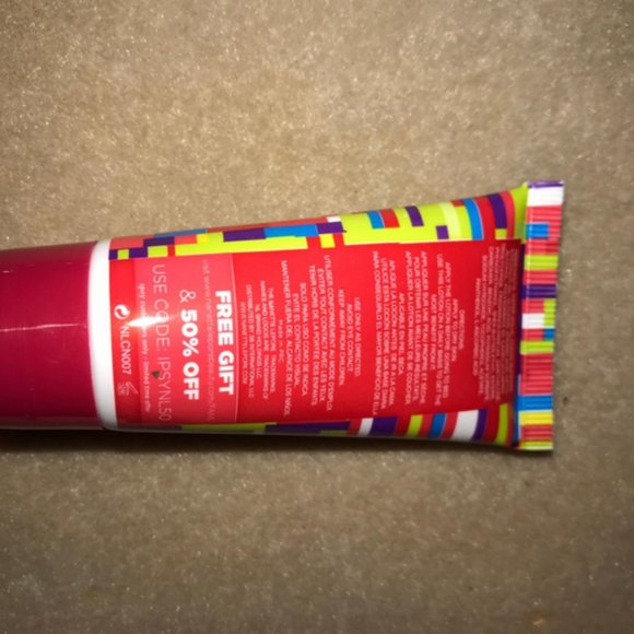 NANETTE LEPORE Body Lotion in Colors of Nanette - Picture 3 of 4